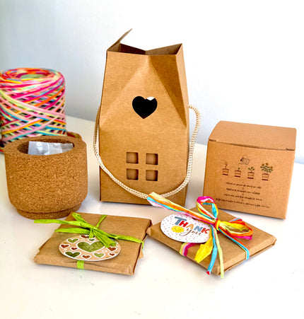 Kit padrinhos com azulejo personalizado e flores para plantar