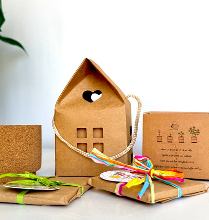 Presente para padrinhos pronto a oferecer com embalagem em forma de casa