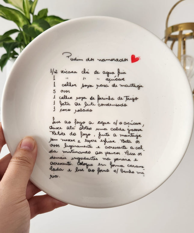 prato personalizado com caligrafia manuscrita