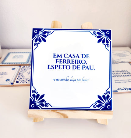 Azulejo português personalizado com frase sarcástica