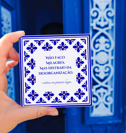 Azulejo moderno inspirado na cerâmica portuguesa