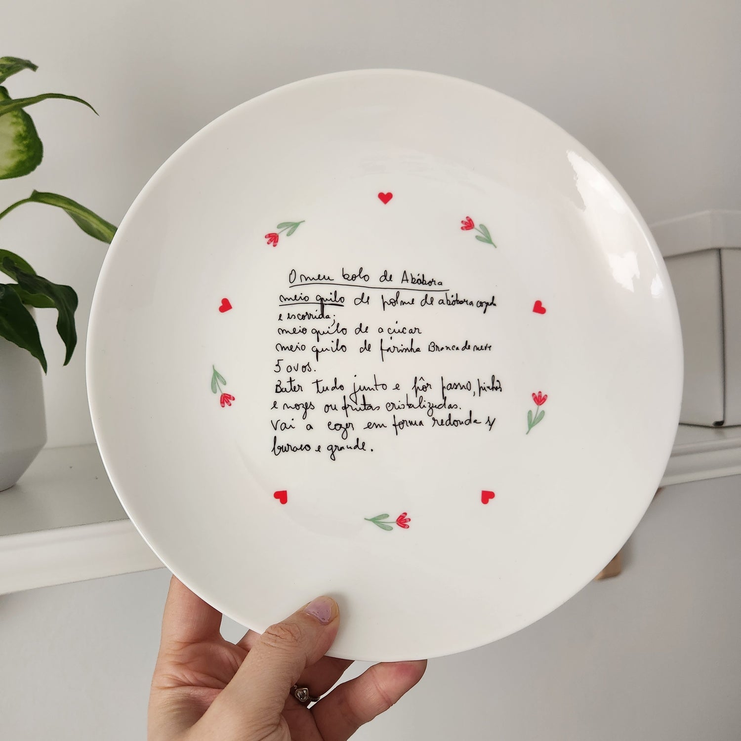 prato personalizado com texto manuscrito
